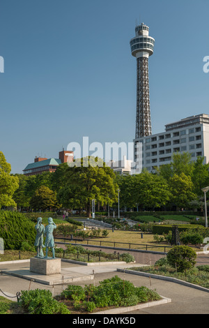 Yamashita Park und Yokohama Marine Tower, Yokohama, Japan Stockfoto