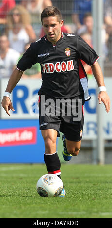 Memmingen, Deutschland. 20. Juli 2013. Monacos Spieler Joao Mountinho in Aktion während der Fußball-Testspiel zwischen FC Augsburg und AS Monaco in Memmingen, Deutschland, 20. Juli 2013. Foto: Karl-Josef Hildenbrand/Dpa/Alamy Live News Stockfoto