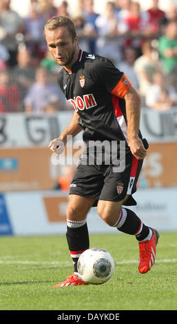 Memmingen, Deutschland. 20. Juli 2013. Monacos Spieler Valere Germain in Aktion während der Fußball-Testspiel zwischen FC Augsburg und AS Monaco in Memmingen, Deutschland, 20. Juli 2013. Foto: Karl-Josef Hildenbrand/Dpa/Alamy Live News Stockfoto