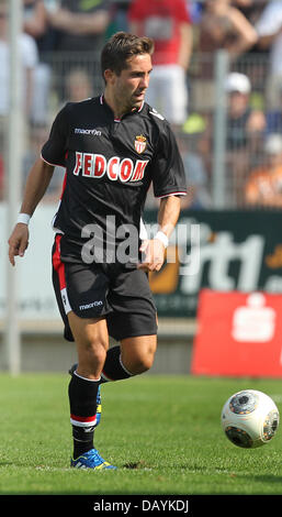 Memmingen, Deutschland. 20. Juli 2013. Monacos Spieler Joao Mountinho in Aktion während der Fußball-Testspiel zwischen FC Augsburg und AS Monaco in Memmingen, Deutschland, 20. Juli 2013. Foto: Karl-Josef Hildenbrand/Dpa/Alamy Live News Stockfoto