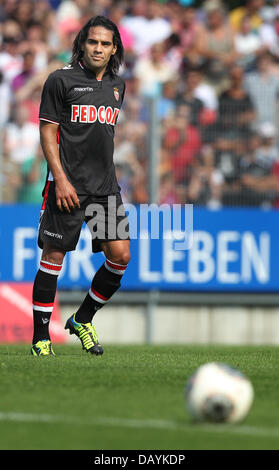 Memmingen, Deutschland. 20. Juli 2013. Monacos Spieler Radamel Falcao in Aktion während der Fußball-Testspiel zwischen FC Augsburg und AS Monaco in Memmingen, Deutschland, 20. Juli 2013. Foto: Karl-Josef Hildenbrand/Dpa/Alamy Live News Stockfoto