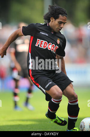 Memmingen, Deutschland. 20. Juli 2013. Monacos Spieler Radamel Falcao in Aktion während der Fußball-Testspiel zwischen FC Augsburg und AS Monaco in Memmingen, Deutschland, 20. Juli 2013. Foto: Karl-Josef Hildenbrand/Dpa/Alamy Live News Stockfoto