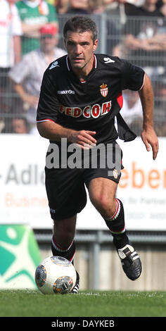 Memmingen, Deutschland. 20. Juli 2013. Monacos Spieler Jeremy Toulalan in Aktion während der Fußball-Testspiel zwischen FC Augsburg und AS Monaco in Memmingen, Deutschland, 20. Juli 2013. Foto: Karl-Josef Hildenbrand/Dpa/Alamy Live News Stockfoto