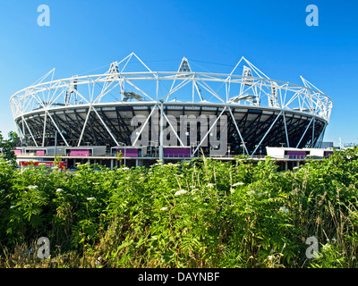 Blick auf das Olympiastadion Stadion für die 2012 Olympischen Sommerspiele und die Paralympics, gelegen im Olympiapark, Stratford Stockfoto