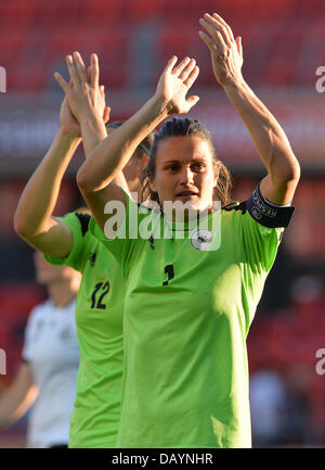 Torhüter Nadine Angerer Deutschland reagiert nach der UEFA Women's EURO 2013 Viertel Finale Fußballspiel zwischen Deutschland und Italien an der Växjö Arena in Växjö, Schweden, 21. Juli 2013. Foto: Carmen Jaspersen/dpa Stockfoto