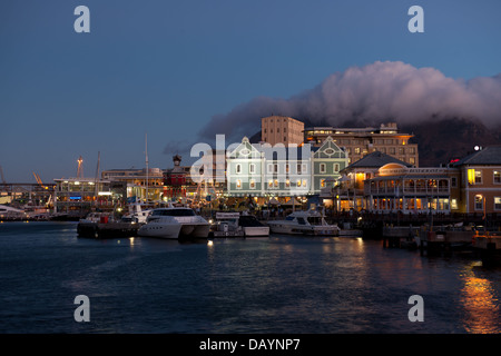 Victoria & Alfred Waterfront in der Nacht, Cape Town, Südafrika Stockfoto