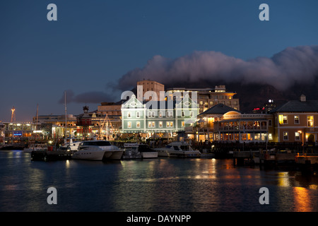 Victoria & Alfred Waterfront in der Nacht, Cape Town, Südafrika Stockfoto