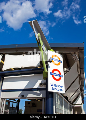 Willesden Junction Zug Bahnhof Eingang, Harlesden, Northwest London, England, Vereinigtes Königreich Stockfoto