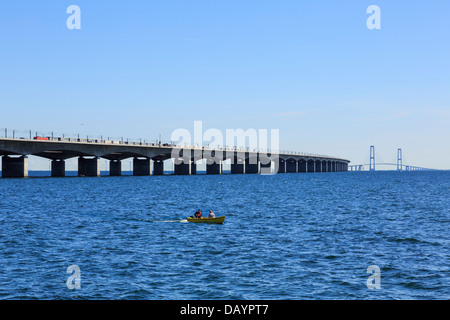 Kreuzung 18 km langen Great Belt Bridge E20 Straße über Meer zwischen Nyborg, Fünen und auf Seeland Dänemark Halskov tragen zu trainieren Stockfoto