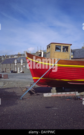 Teilweise renoviert Fischtrawler im Trockendock, Johnshaven, Aberdeenshire, Schottland, UK Stockfoto