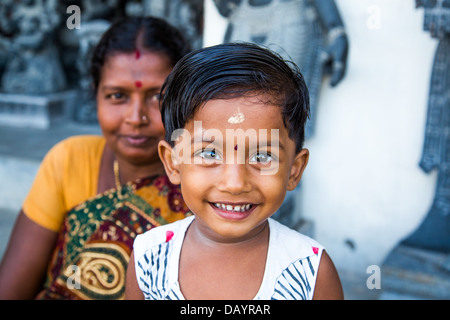 Indianerjunge, Mahabalipuram oder Mamallapuram, Tamil Nadu, Indien Stockfoto