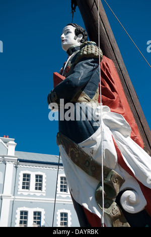 Seemann-Statue und afrikanischen Handelsposten, Victoria & Alfred Waterfront, Cape Town, Südafrika Stockfoto