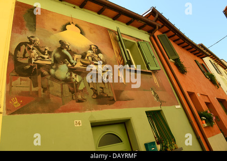 Die italienischen Hügel Dorf Dozza in Italien bekannt für sein Festival der Wand Wandmalerei Stockfoto