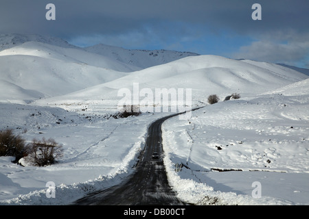 Die "Pigroot" (State Highway 85) im Winter, Otago, Südinsel, Neuseeland Stockfoto