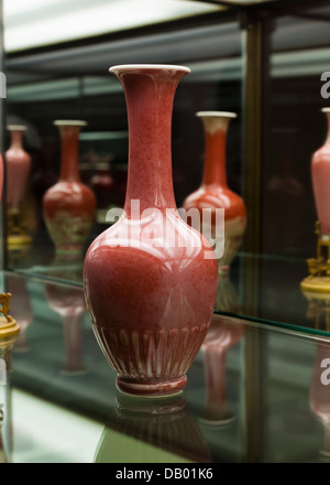 Blütenblatt dekoriert Peachbloom Mottle-glasiertem Porzellan Amphore Vase - China, Kangxi Herrschaft, 1662 Stockfoto