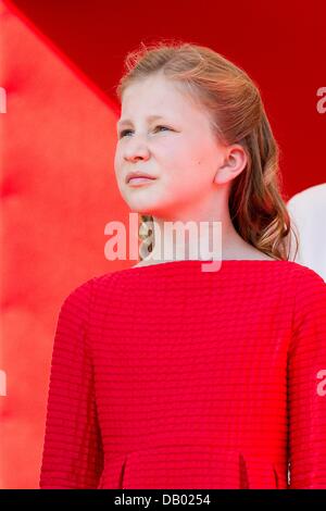 Brüssel, Belgien. 21. Juli 2013. Prinzessin Elisabeth Bewertungen der zivilen und militärischen Truppen an der Front des königlichen Palastes in Brüssel, 21. Juli 2013. Foto: Dpa/Patrick van Katwijk/Alamy Live News Stockfoto