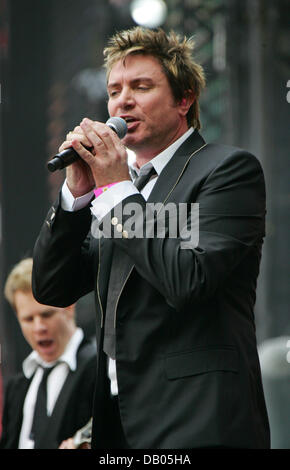 Simon Le Bon der britischen pop-Band "Duran Duran" führen beim Konzert für Diana im Wembley-Stadion von London, Vereinigtes Königreich, 1. Juli 2007. Das Benefiz-Konzert in Fovour die "Prinzessin Diana Patronate und Memorial Fund", "Centrepoint" und "Senttiebale" wurde im Gedenken an Diana, Princess of Wales auf ihren 46. Geburtstag organisiert. Foto: Hubert Boesl Stockfoto