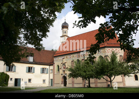 Das Foto zeigt das ehemalige Jagdschloss Blutenburg im Münchner Stadtteil Obermenzing, München, Deutschland, 12. Juni 2007. Die Lodge und die dazugehörige Kapelle, die beide in den Fluss Wuerm liegen, wurden im spätgotischen Stil gebaut. Heute Schloss Blutenberg empfängt die Internationale Jugendbibliothek, die von Jella Lepmann sowie der Erich-Kästner-Gesellschaft gegründet wurde. Foto: Matthias Schr Stockfoto