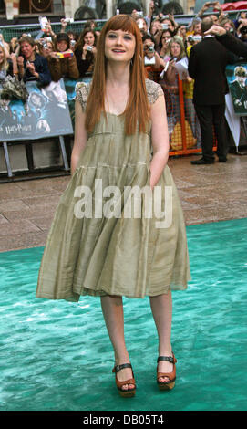 Britische Schauspielerin Bonnie Wright kommt für die UK-Premiere von "Harry Potter und der Orden des Phönix" am Leicester Square in London, Vereinigtes Königreich, 3. Juli 2007. Der Film basiert auf britische Schriftstellerin Joanne populärwissenschaftliches Buch Fortsetzung werden am 12. Juli in den Kinos. Foto: Hubert Boesl Stockfoto