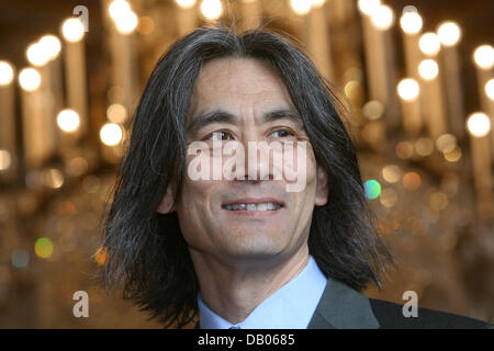 Generaldirektor der Musik, Kent Nagano, wird auf einer Pressekonferenz von der Bayerischen Staatsoper Veranstaltungen "Oper für alle" in München, Deutschland, 5. Juli 2007 abgebildet. Foto: Frank Leonhardt Stockfoto