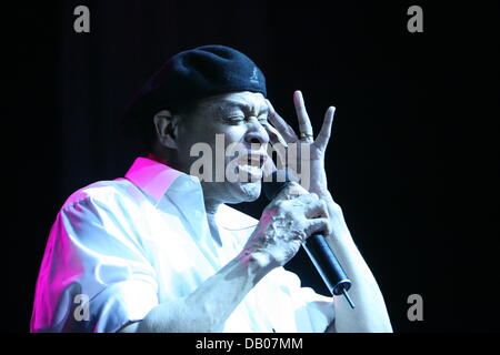 US-amerikanische Jazz-Sängerin Al Jarreau führt in Mainz, Deutschland, 27. Juni 2007. Foto: Erwin Elsner Stockfoto