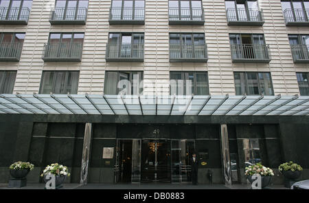Das Foto zeigt das Luxushotel "The Regent" in Berlin, 9. Juli 2007. US-Schauspieler Tom Cruise hat derzeit zwei ganze Etagen im Hotel vermietet. Er bleibt in Berlin für die Dreharbeiten von "Walküre", in dem er als Anti-Nazi-Widerstandskämpfer Claus Schenk Graf von Stauffenberg Sterne. Foto: Johannes Eisele Stockfoto
