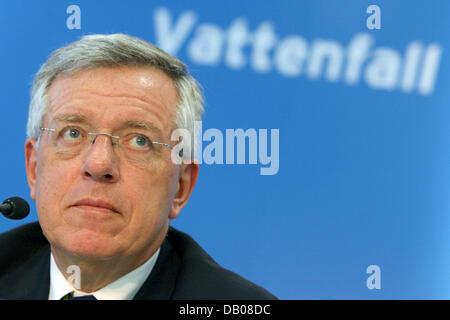 Vattenfall Europe CEO Klaus Rauscher abgebildet auf einer Pressekonferenz in Berlin, Deutschland, 7. Mai 2007. Rauscher bot seinen Rücktritt in der Folge zu Fehlfunktionen in Vattenfall Europe betriebenen Kernkraftwerken Kruemmel und Brunsbüttel. So kündigte den Energiekonzern in einer gesetzlichen Firma Erklärung veröffentlicht am 18. Juli 2007 fortsetzen "weitere Schritte besprochen werden, durch th Stockfoto