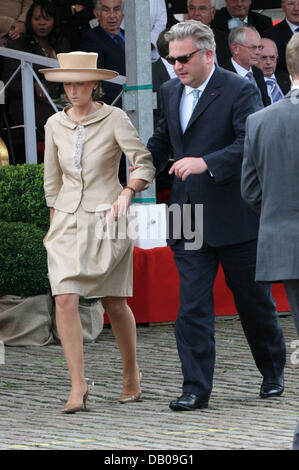 Prinz Laurent von Belgien und seine Frau, Prinzessin Claire von Belgien, kommen vor dem königlichen Palast in Brüssel, 21. Juli 2007. Die belgische Königsfamilie feiert den Nationalfeiertag. Foto: Albert Nieboer (Niederlande) Stockfoto