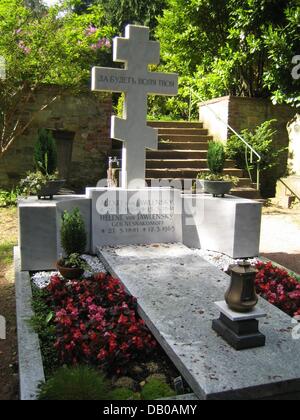 Das Bild zeigt das Grab des russischen Malers Alexej von Jawlensky und seine Frau Helene auf dem russisch-orthodoxen Friedhof in Wiesbaden, Deutschland, 1. Juni 2007. Alexej wurde 1864 in der Wicklung Stadt Torzhok geboren und zog nach Wiesbaden 1921, wo er 20 Jahre später (15. März 1941) nach langer Krankheit starb. Alexej gilt als einer der führenden Vertreter der deutschen Expressionis Stockfoto