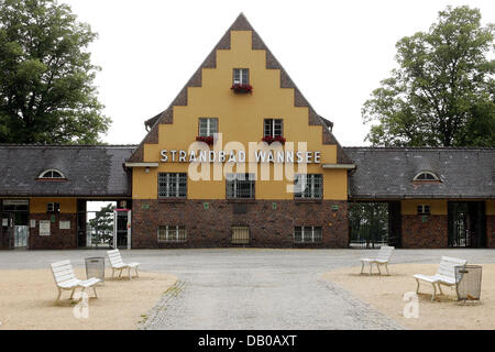 Das Bild zeigt das Strandbad Wannsee (Lido) auf der Insel Schwanenwerder am Wannsee (See) in Berlin, 30. Juli 2007. Laut Medien Berichte Hollywood-Traumpaar Brad Pitt und Angelina Jolie eine Familie und Gast nach Hause mit Steg auf der Insel gebaut. Laut einer britischen Zeitung partner Bericht Pitt bestätigte, dass er mit seinem Umzug nach Berlin will Angelina Jolie und die Stockfoto