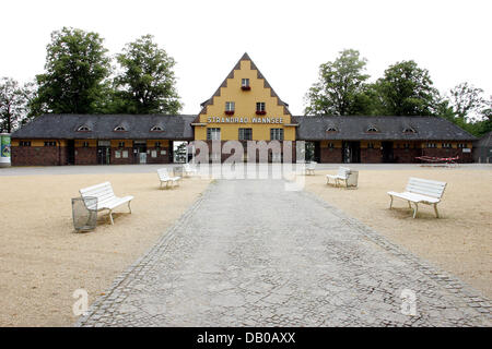 Das Bild zeigt das Strandbad Wannsee (Lido) auf der Insel Schwanenwerder am Wannsee (See) in Berlin, 30. Juli 2007. Laut Medien Berichte Hollywood-Traumpaar Brad Pitt und Angelina Jolie eine Familie und Gast nach Hause mit Steg auf der Insel gebaut. Laut einer britischen Zeitung partner Bericht Pitt bestätigte, dass er mit seinem Umzug nach Berlin will Angelina Jolie und die Stockfoto