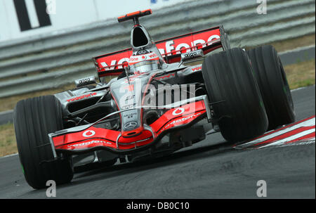 Der McLaren Betankungsanlage Formel1 Piloten (L-R ...