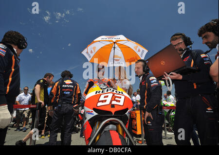 Monterey, Kalifornien, USA. 21. Juli 2013. Repsol Honda Fahrer MARC MARQUEZ von Spanien (93) vor Beginn der 2013 Red Bull U.S. Grand Prix. Bildnachweis: Scott Beley/ZUMAPRESS.com/Alamy Live-Nachrichten Stockfoto