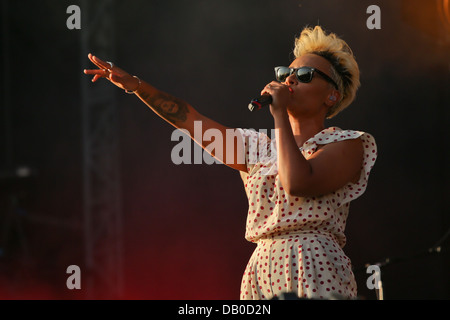 Emile Sande führt am Tag2 des Yahoo! Wireless Festival 2013 im Queen Elizabeth Olympic Park am 13. Juli 2013 Stockfoto