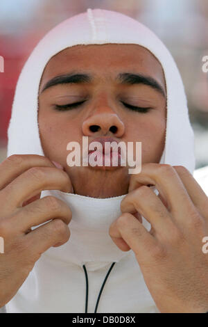 Die britische Formel-1-Fahrer Lewis Hamilton von McLaren Mercedes bereitet für Formula One ungarischen Grand Prix am Hungaroring Race track in der Nähe von Budapest, Ungarn, 5. August 2007. Hamilton gewann das Rennen vor Vizeweltmeister Räikkönen und dritte platzierte Heidfeld. Foto: Carmen Jaspersen Stockfoto