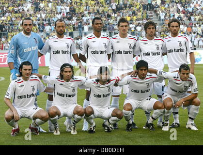 Die Spieler von Besiktas Line-up für das Gruppenfoto vor der TTF-Super-Cup-Finale Fenerbahce V Besiktas im RheinEnergieStadion Köln, 5. August 2007. (wieder Reihe L-R) Hakan Arikan, Mustafa Koray Avci, Edouard Cisse, Serdar Kurtulus, Matias Emilio Delgado; (Vorderreihe L-R) Ibrahim Akin, Ibrahim Uezuelmez, Ibrahim Kas, Ibrahim Toraman und Bobo. Foto: Roland Weihrauch Stockfoto