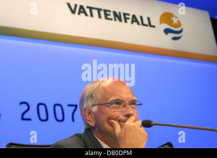 CEO der schwedischen Power Company "Vattenfall Europe", Lars G. Josefsson, spricht bei der Hauptversammlung der schwedischen Power Company in Berlin, Deutschland, 9. August 2007. Die deutsche Tochtergesellschaft hat bereits geschlossen, um von den Börsenhandel im März in den Ruhestand. Kleinanleger sollten Squeeze-out-Entschädigungen zu erhalten. Allerdings widersprach Aktionäre der Entscheidung. Foto: Rainer Jens Stockfoto