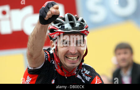 Spanische Radfahrer David Lopez Garcia von Team Caisse d ' Epargne Jubel nach dem Sieg der fünften Etappe der Deutschland-Tour auf dem Rettenbachferner in Österreich, 14. August 2007. Die fünfte Etappe bedeckt die 157,6 km von Sonthofen nach 2671 m hohen Rettenbachferner in Österreich. Die Deutschland-Tour führt in neun Etappen über 1.292,5 Kilometer von Saarbrücken nach Hannover. Foto: Gero Breloe Stockfoto