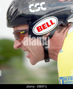 Deutsche Radfahrer Jens Voigt Team CSC trägt das gelbe Trikot des Gesamtführenden ist in Aktion während die achte Etappe der "Deutschland-Tour" in Fuehrt, Deutschland, 17. August 2007 abgebildet. Die achte Etappe umfasst eine individuelle Time trial Strecke von 33,1 km, sowohl Start und Ziel in Fürth. Die Deutschland-Tour führt in neun Etappen über 1.292,5 Kilometer von Saarbruecke Stockfoto