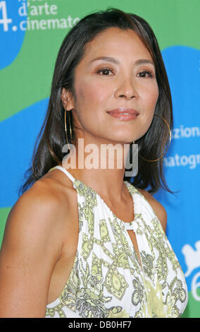 Schauspielerin Michelle Yeoh stellt bei Photocall zum Film "Far North" im Palazzo del Casino während der 64. Filmfestspiele von Venedig in Venedig, 30. August 2007. Foto: Hubert Boesl Stockfoto