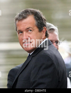 Starfotograf Mario Testino kommt für den Service von Thanksgiving für das Leben von Diana, Prinzessin von Wales, in der die Wachen Chapel in London, England, 31. August 2007. Prinz William und Prinz Harry organisiert Dankgottesdienst um das Leben ihrer Mutter zum zehnten Jahrestag ihres Todes zu gedenken. Foto: Albert Nieboer (Achtung: Niederlande) Stockfoto