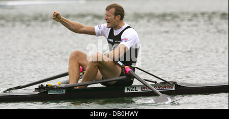 Mahe Drysdale von Neuseeland jubelt gewinnen bei der Ruder WM 2007 in der Nähe von München, 1. September 2007. Foto: Peter Kneffel Stockfoto