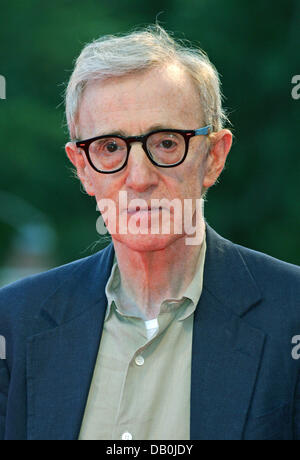 US-Schauspieler und Regisseur Woody Allen kommt bei der Filmpremiere von "Cassandras Traum" bei der 64. Filmfestspiele von Venedig in Venedig, Italien, 2. September 2007. Foto: Hubert Boesl Stockfoto