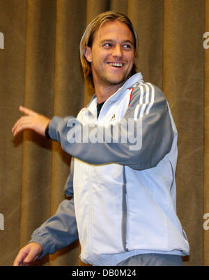 Der Torhüter der deutschen Fußball-Nationalmannschaft, Timo Hildebrand, Gesten während einer Pressekonferenz im Vortragssaal des "Sporthochschule Koeln" ("University of Sports"), Köln, Deutschland, 11. September 2007. Zahlreiche Studierende folgten der Pressekonferenz vom Deutschen Fußballbund (DFB). Das deutsche Team bereitet sich auf seine Freundschaftsspiel gegen Rumänien am Wedne in Köln Stockfoto