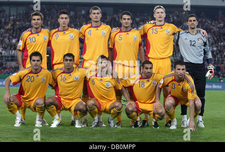 Rumänien-Länderspiele Line-up für das Gruppenfoto vor freundlichen Deutschland Vs Rumänien im RheinEnergie-Stadion in Köln, Deutschland, 12. September 2007. (wieder Reihe L-R) Adrian Mutu, Ciprian Marica, Gabriel Tamas, Cristian Chivu, Dorin Goian, Danut Coman; (Vorderreihe L-R) Nicolae Dica, Banel Nicolita, Paul Codrea, Petre Marin, Razvan Rat. Deutschland gewann das Spiel 3: 1. Foto: Achim Scheidema Stockfoto