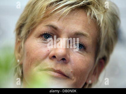 Deutschlands Bundestrainer Silvia Neid auf einer Pressekonferenz die 2007 FIFA Frauen Weltmeisterschaft im Team-Hotel in Hangzhou, China, 16. September 2007 gezeigt. Foto: Carmen Jaspersen Stockfoto