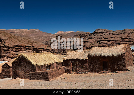 typisches Dorf mit Adobe Häusern in der Nähe von San Antonio de Lipez, Anden, Bolivien, Südamerika Stockfoto