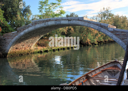 Ponte del Diavolo (Teufelsbrücke) ohne Brüstung, Insel Torcello Stockfoto