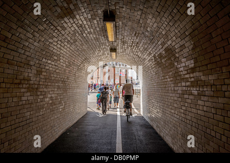 Gekachelte Fußgängertunnel im Zentrum von York. Stockfoto