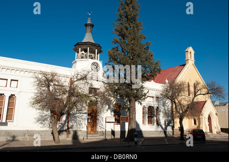 Das alte Rathaus und die Dutch Reformed Church Mission, jetzt ein Museum, Beaufort West, Südafrika Stockfoto